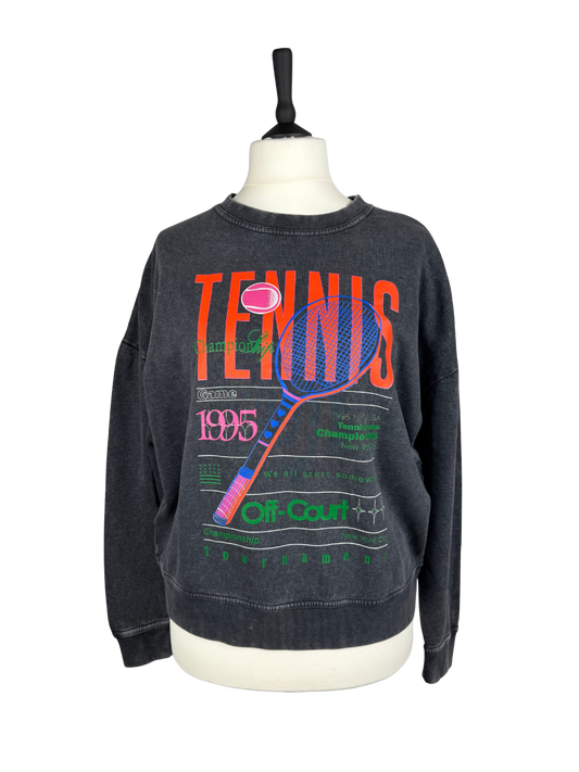 Tennis Sweatshirt - Retro Graphic Pullover in schwarz/dunkelgrau