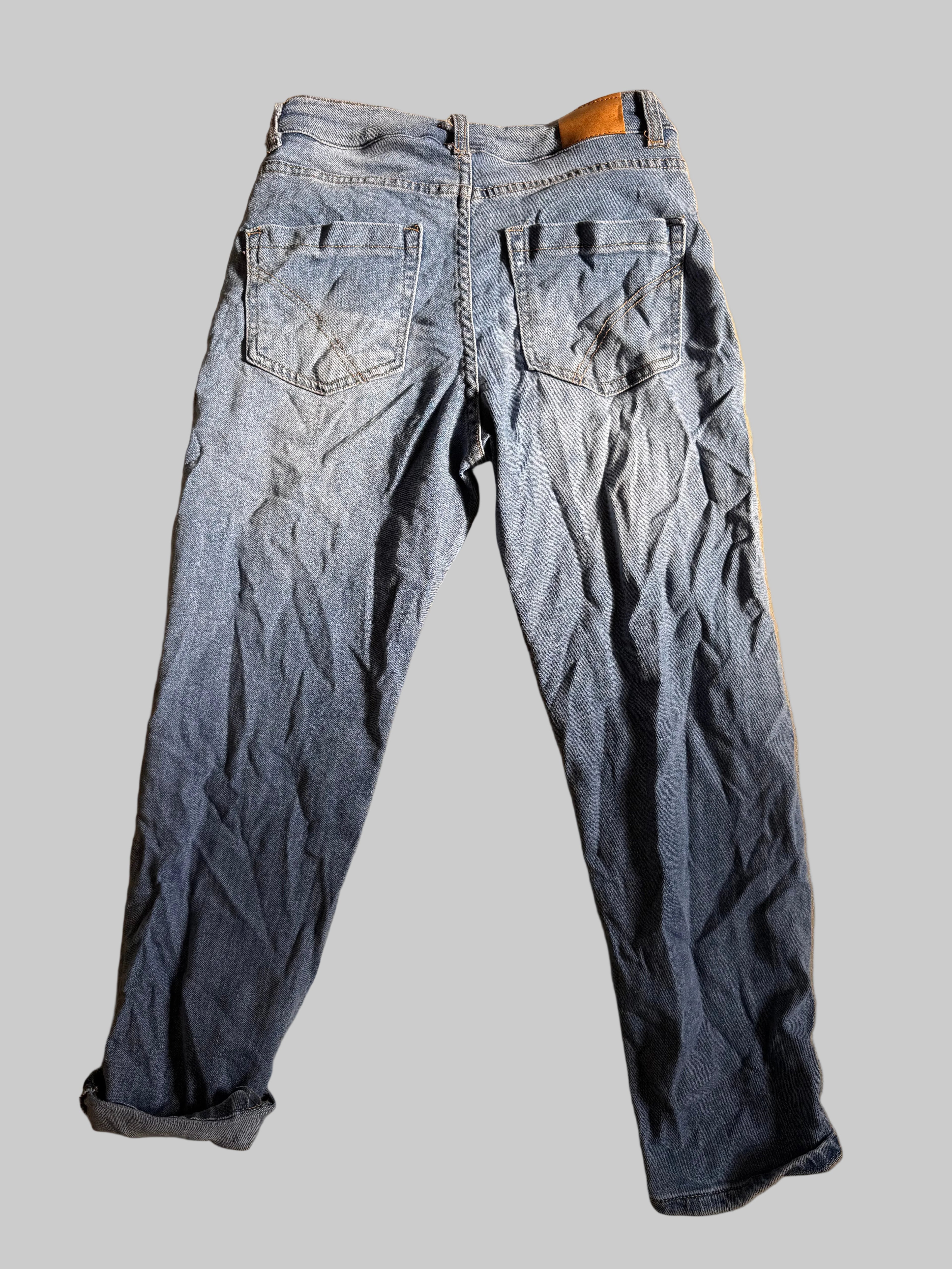 Jeans cropped mit süßen Knöpfen