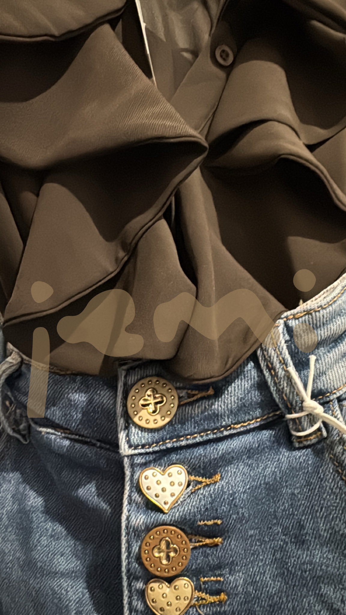 Jeans cropped mit süßen Knöpfen