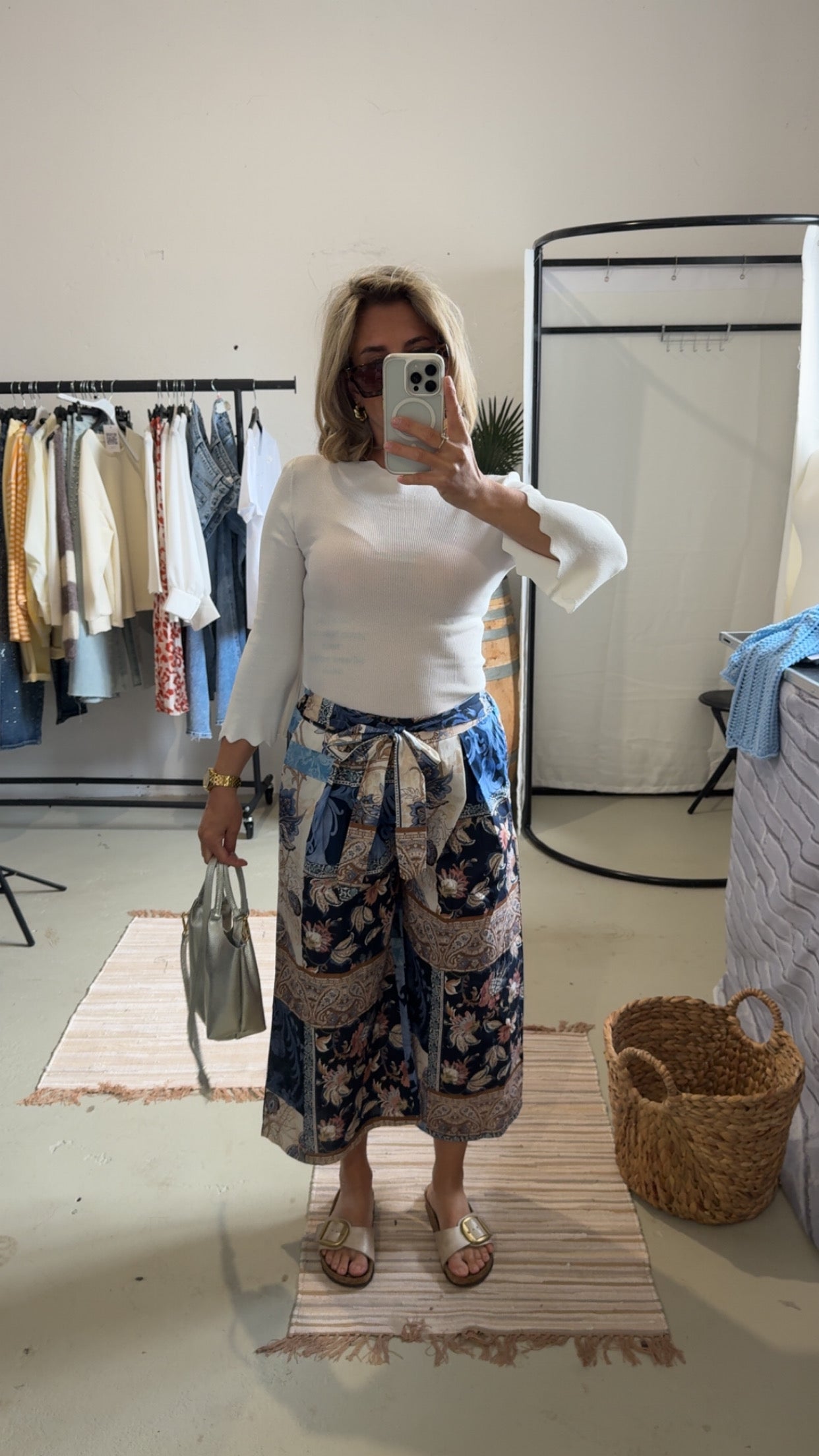 Weite Sommerhose mit Muster Navy blau