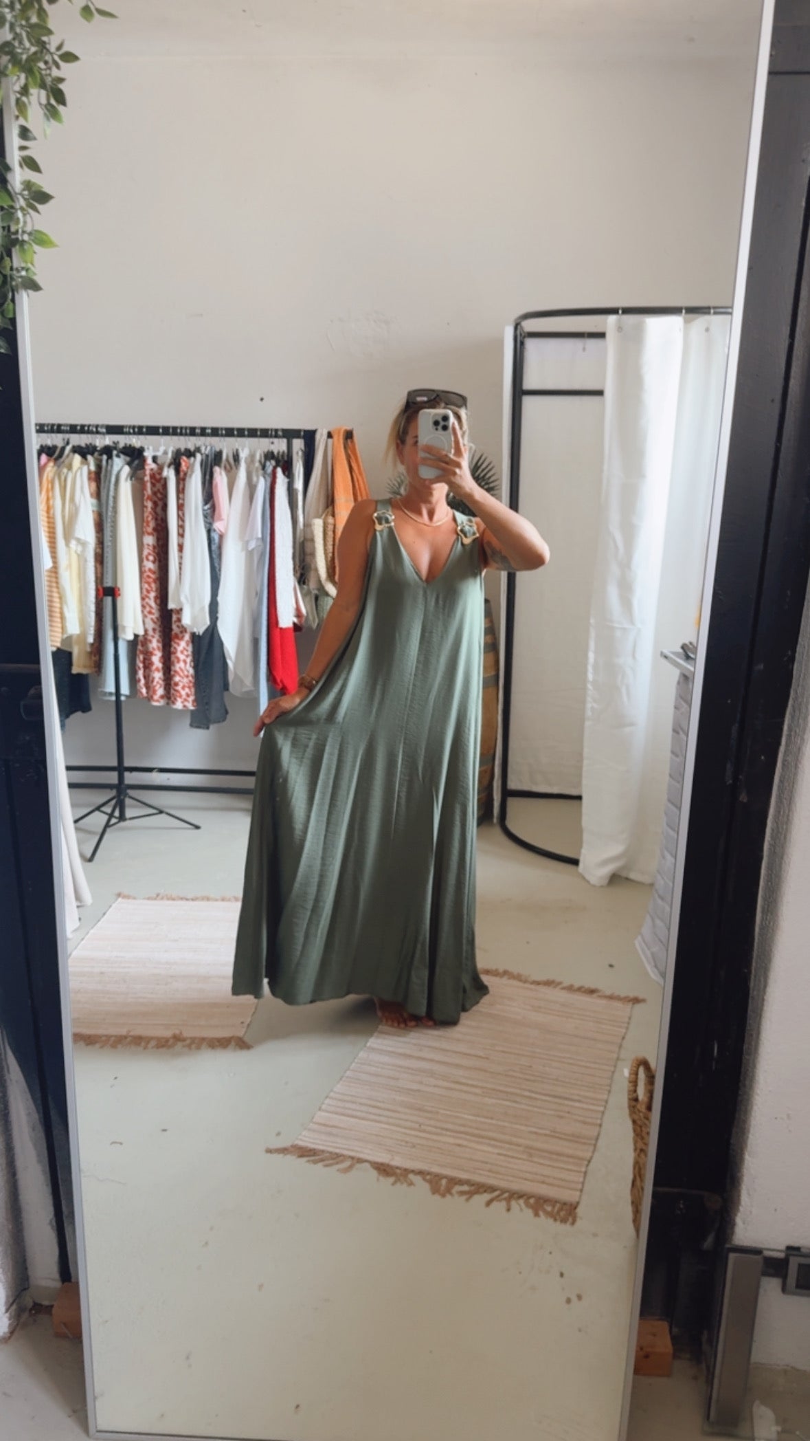 Maxikleid mit goldenen Wellen militarygrün