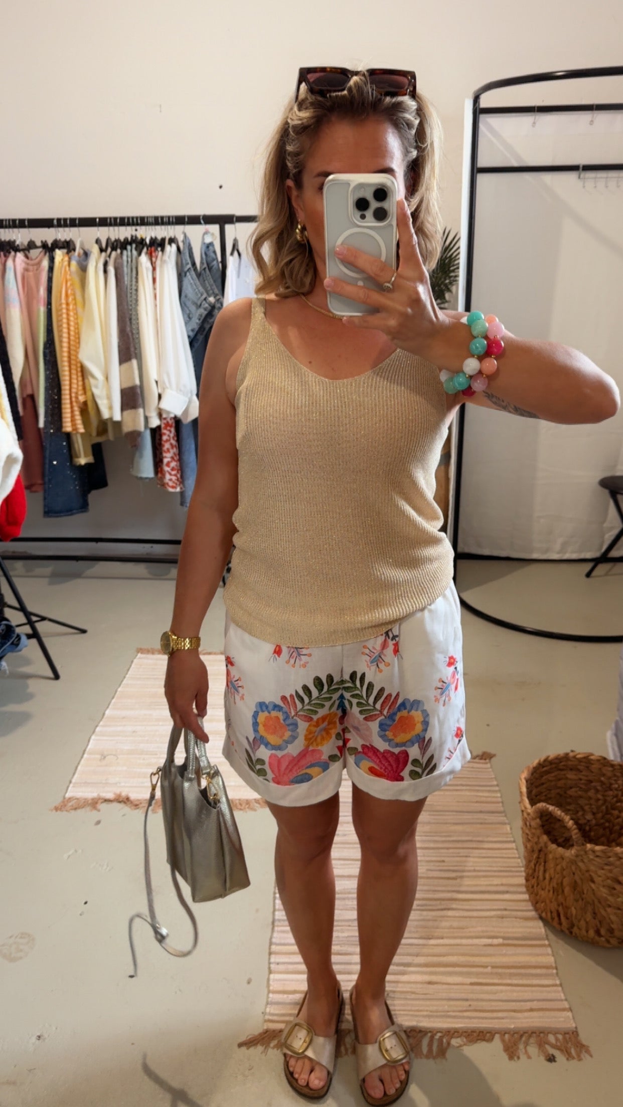 Shorts weiß mit süßen Blumen