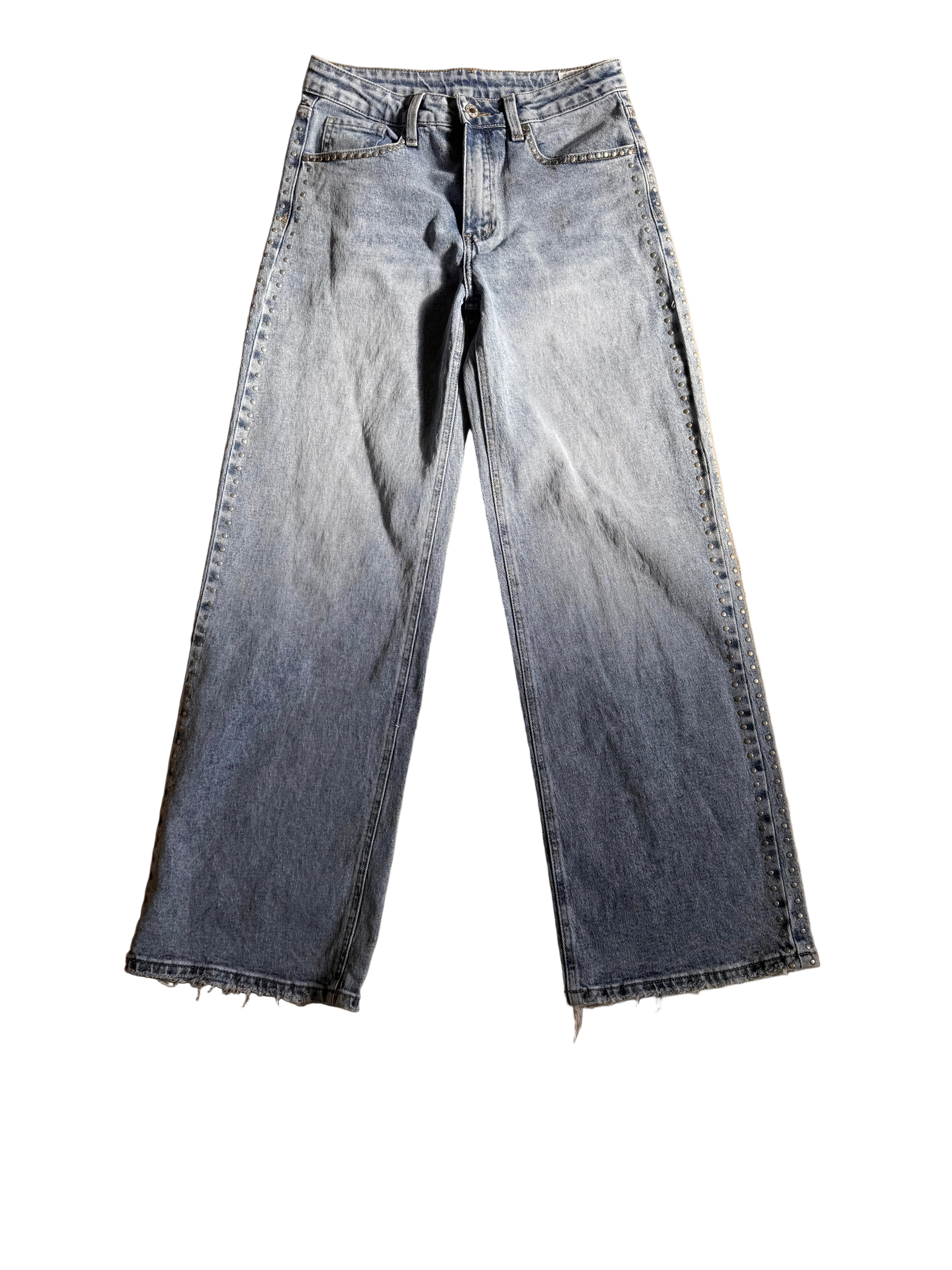 Jeans lang mit Nieten