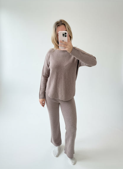 Strickpullover & Hose taupe