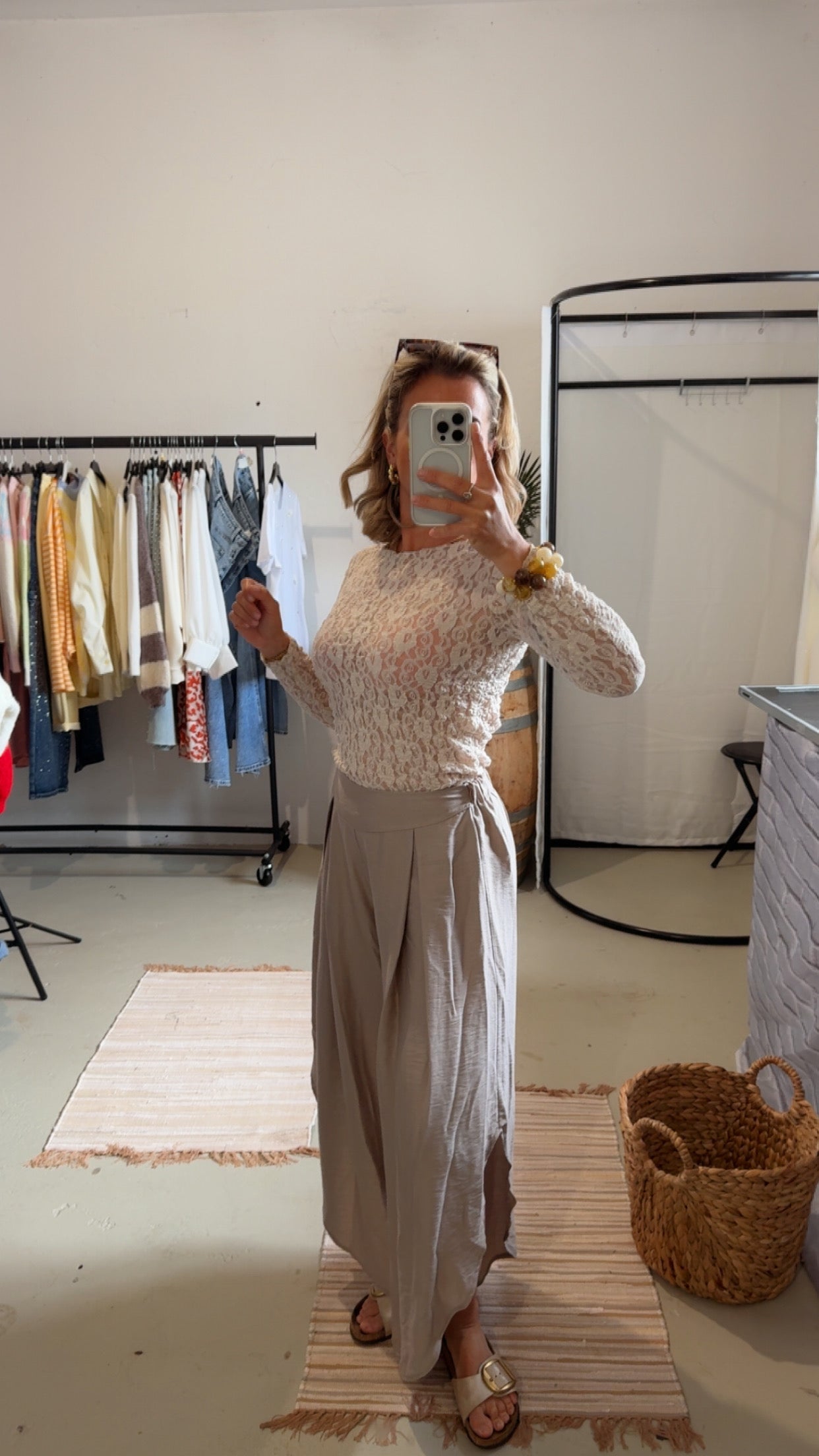 Spitzenoberteil beige