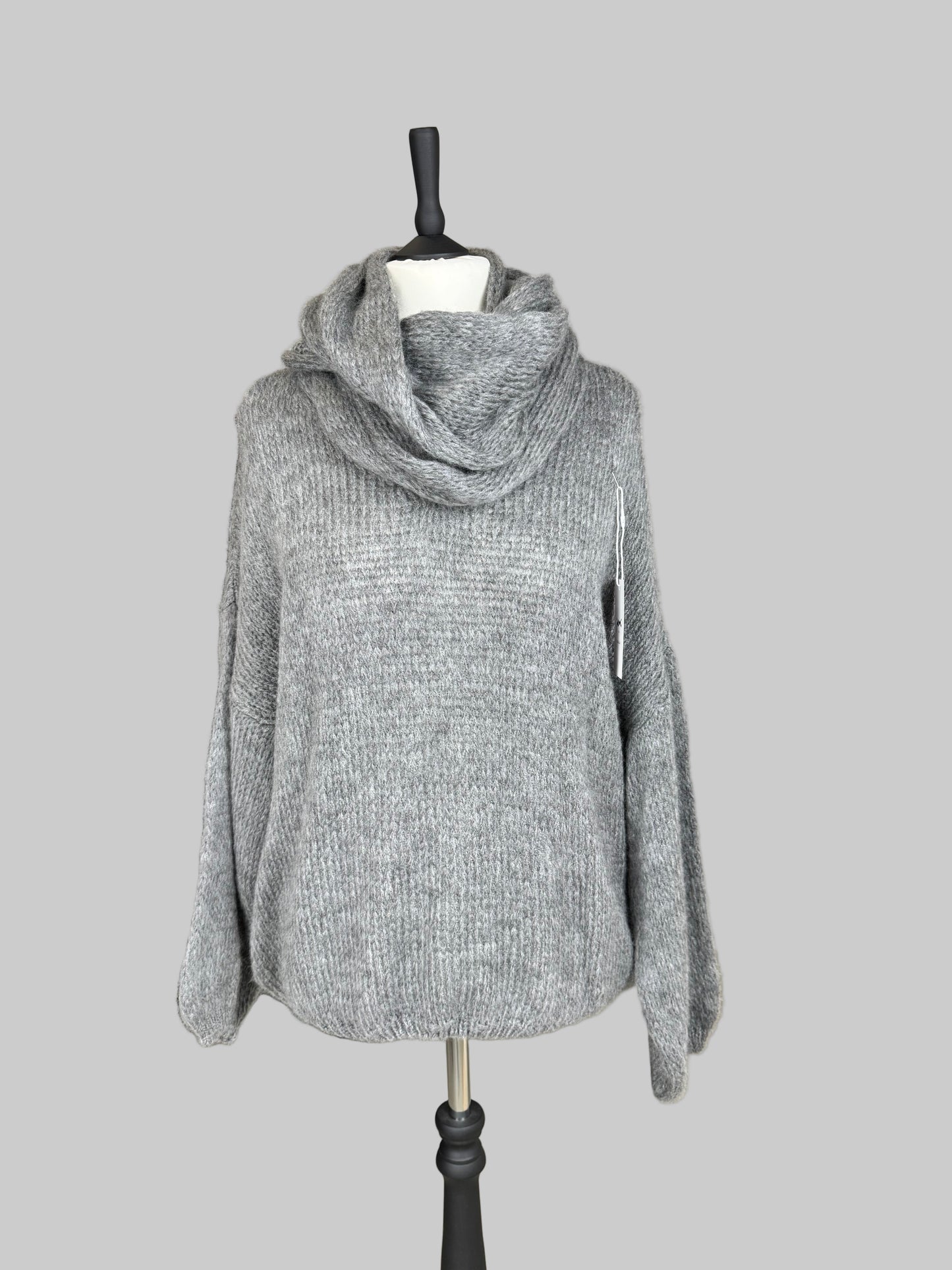Strickpullover Maximiliane mit Schal grau