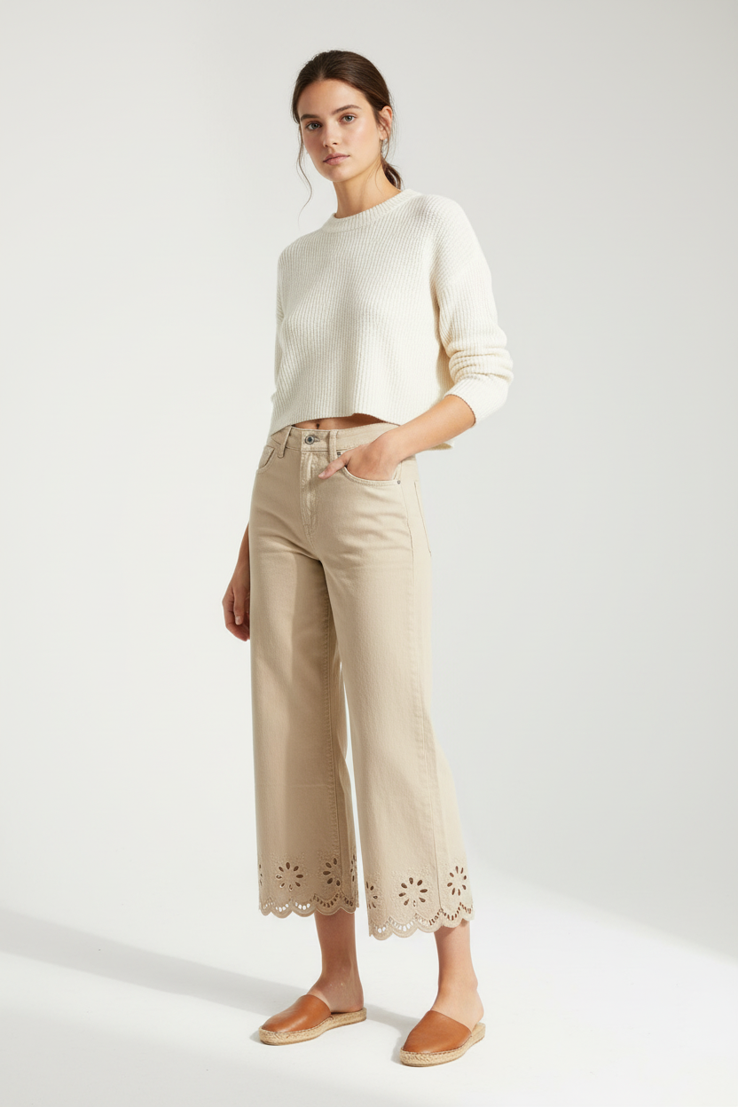 Cropped Blumen-Jeans in Cremebeige