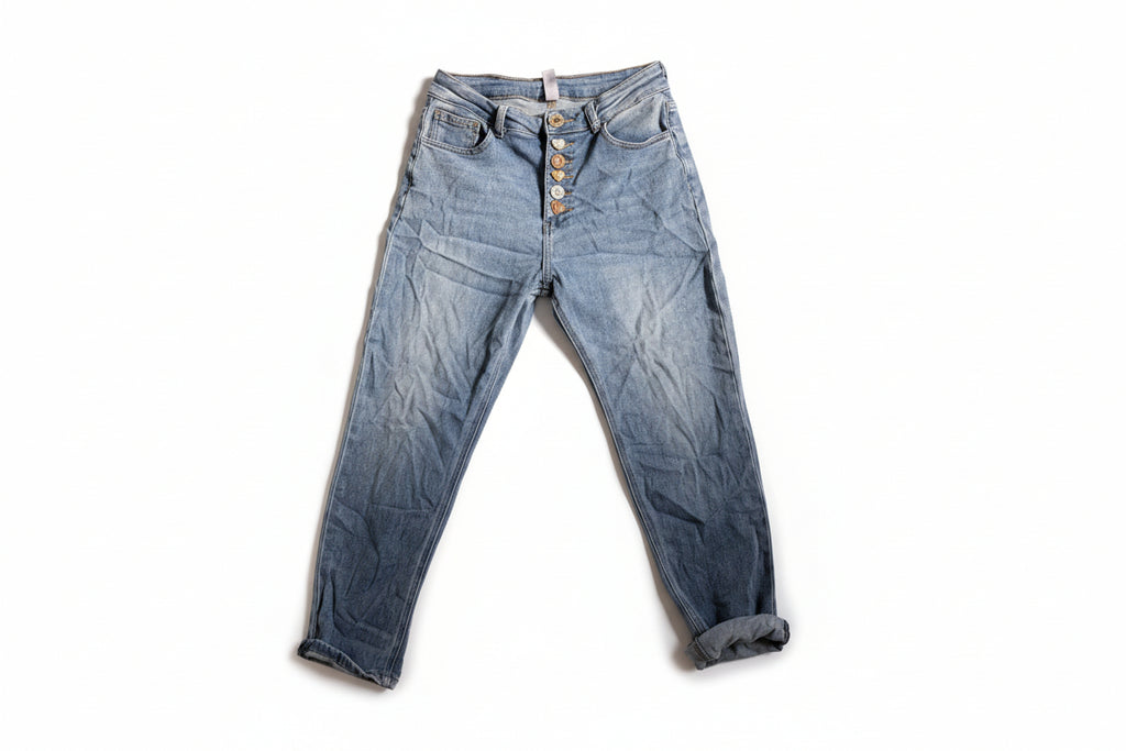 Jeans cropped mit süßen Knöpfen