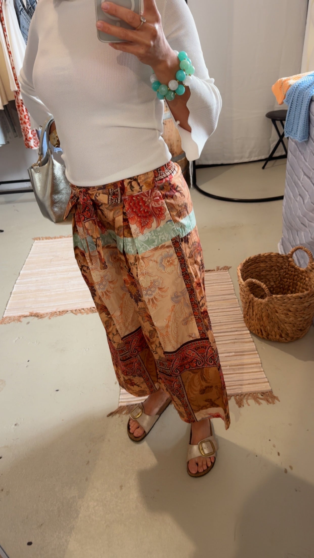 Weite Sommerhose mit Muster Orange