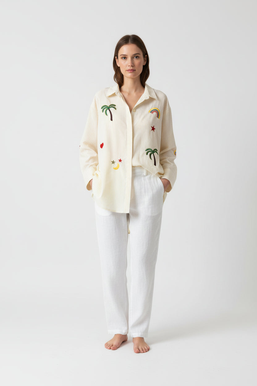 Gestreiftes Hemd mit süßen Stickereien