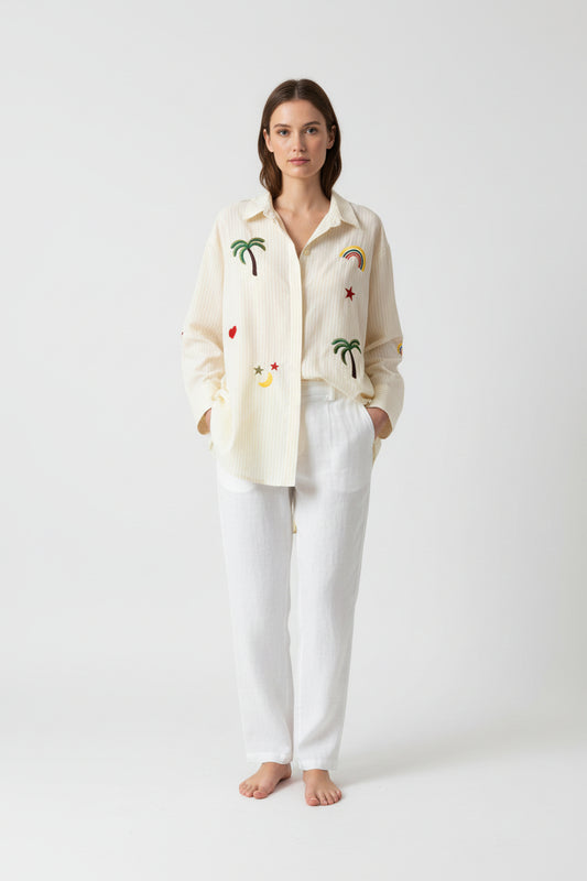 Gestreiftes Hemd mit süßen Stickereien