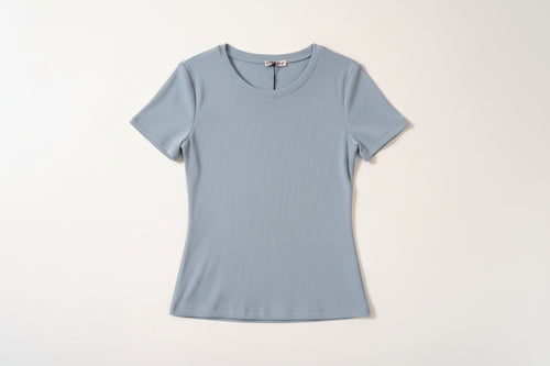 Geripptes T–Shirt in verschiedenen Farben