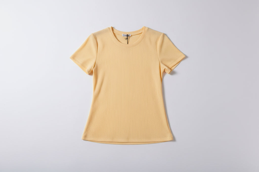 Geripptes T–Shirt in verschiedenen Farben