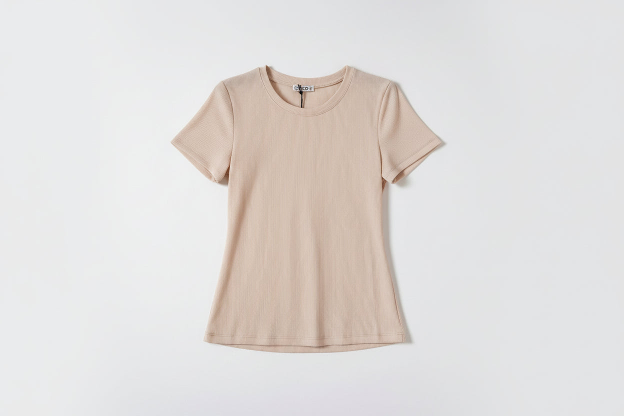 Geripptes T–Shirt in verschiedenen Farben