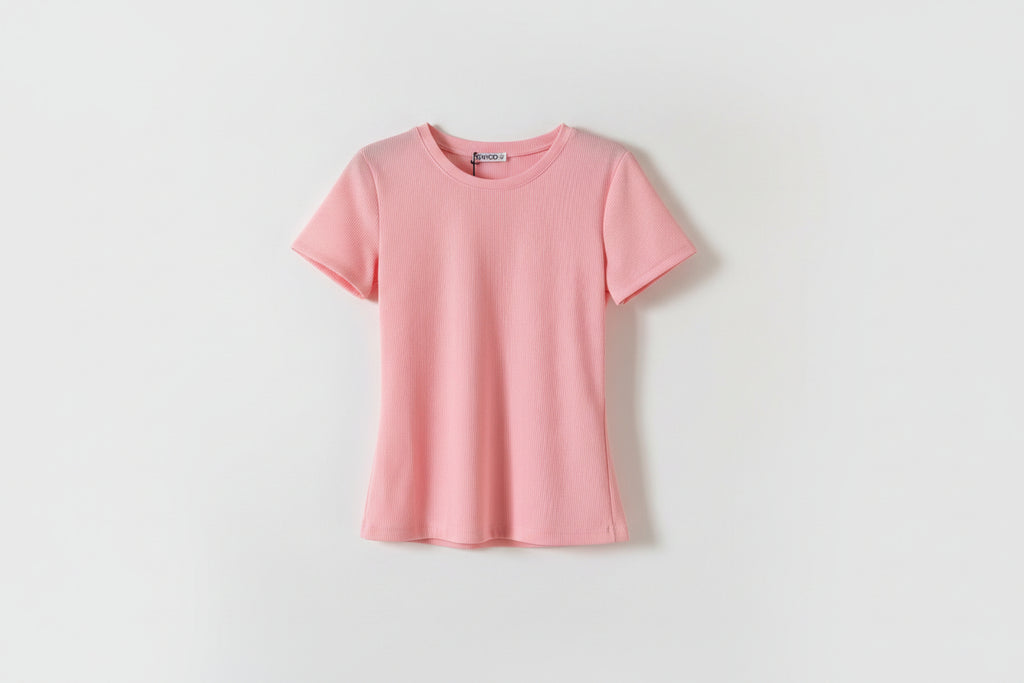 Geripptes T–Shirt in verschiedenen Farben