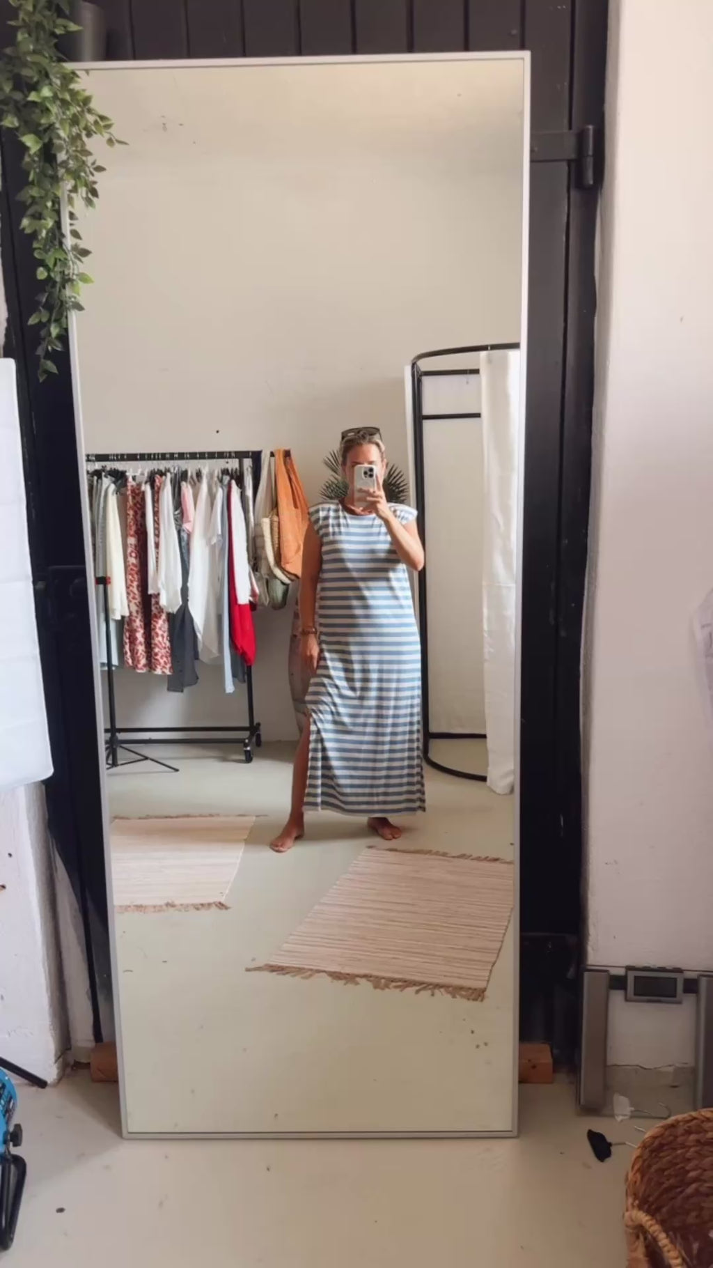Maxikleid gestreift mit Glitzer blau