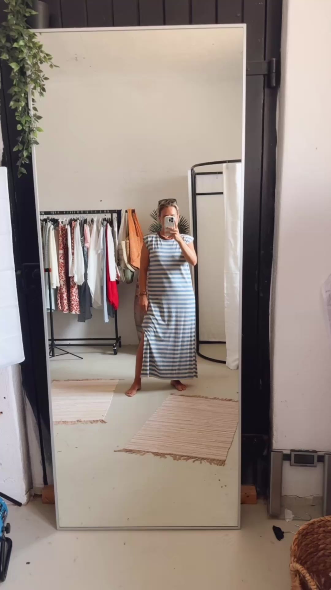 Maxikleid gestreift mit Glitzer blau
