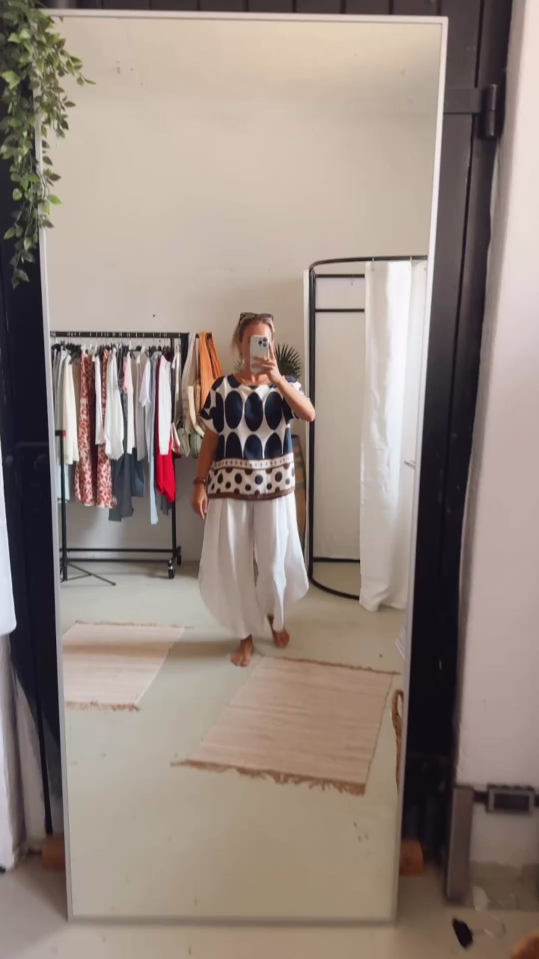 Bluse mit Punkten blau