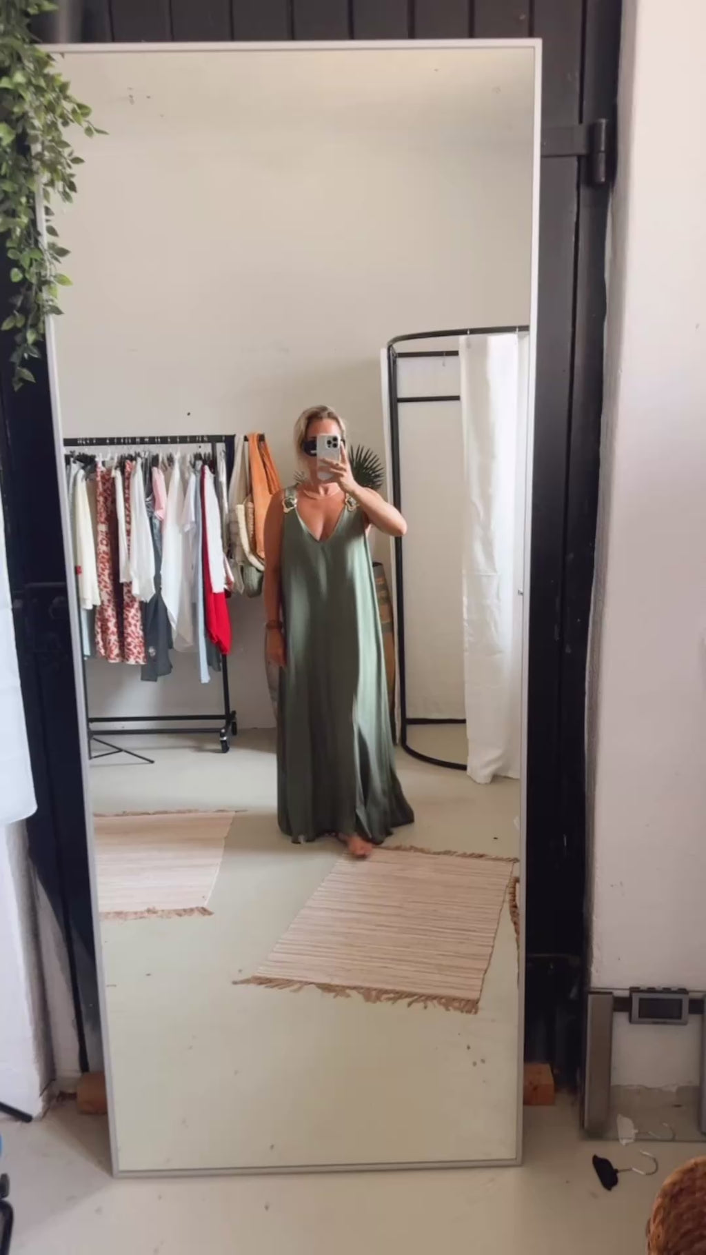 Maxikleid mit goldenen Wellen militarygrün