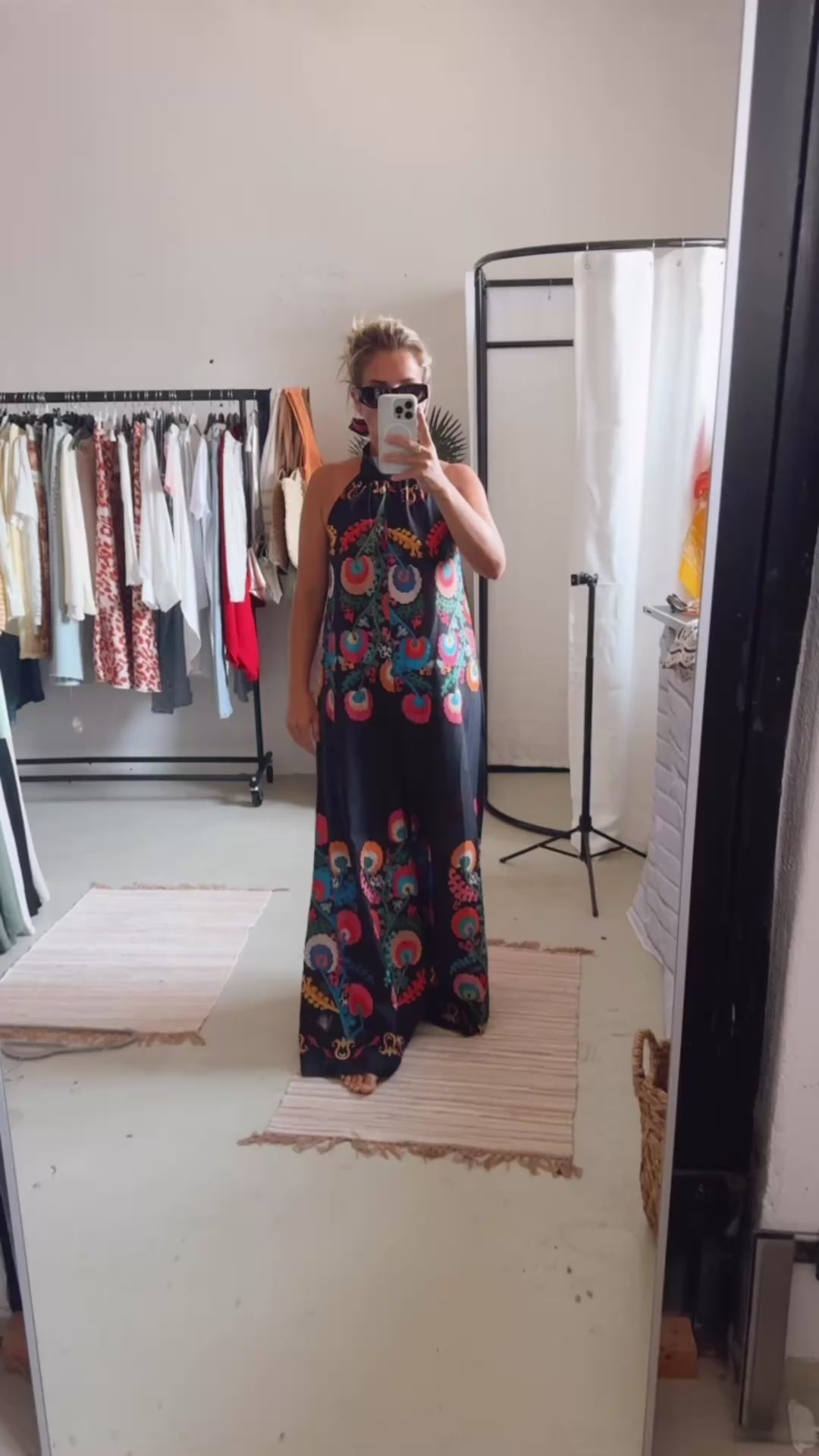Maxi Jumpsuit mit Blumen Retro Stil schwarz