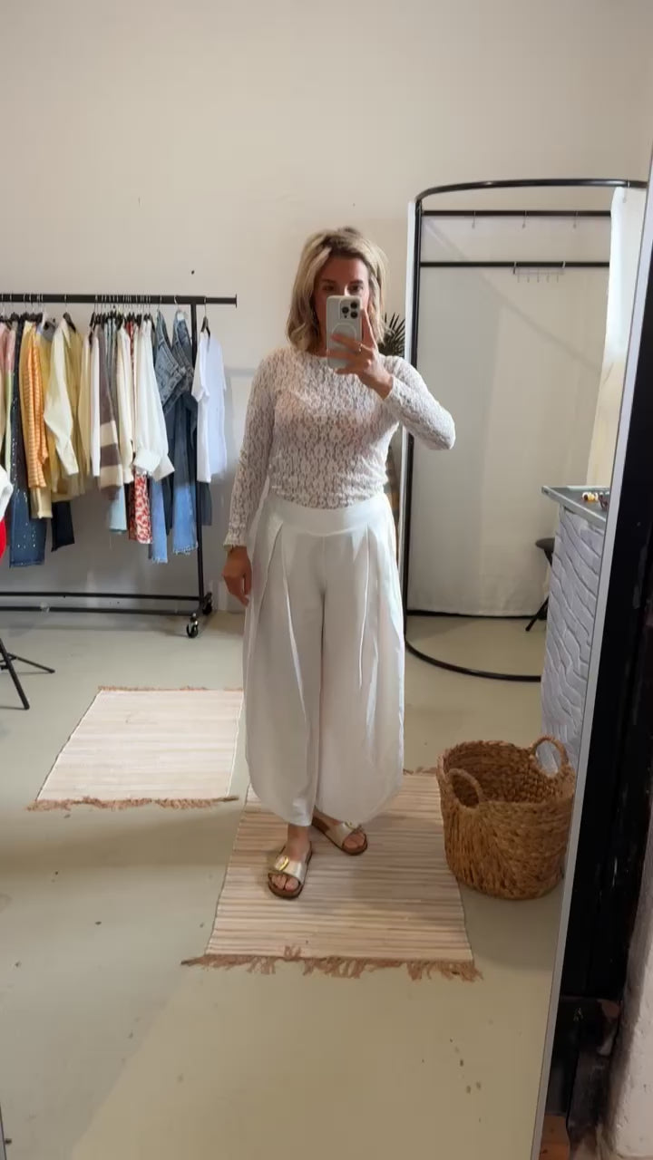 Luftige Sommerhose weit weiß